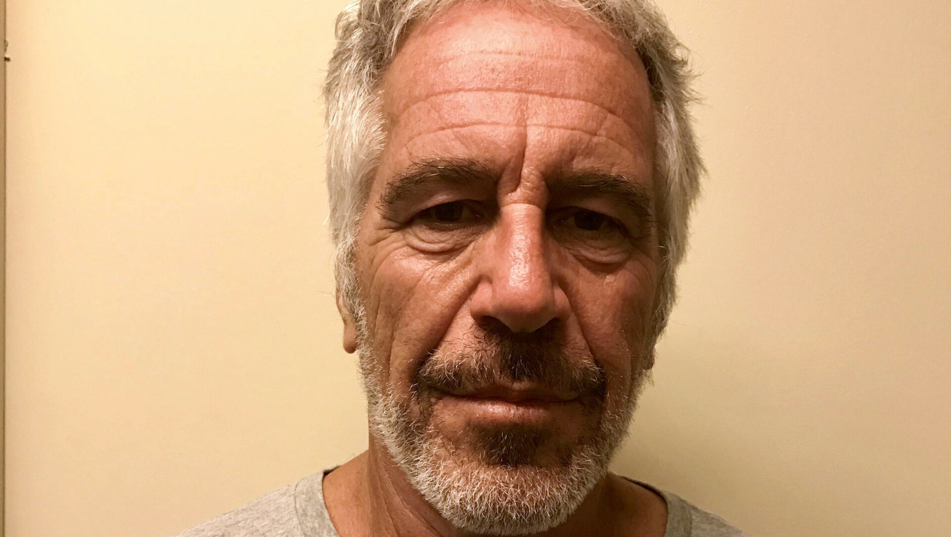 Medicul care a asistat la autopsia lui Jeffrey Epstein cere redeschiderea anchetei privind decesul