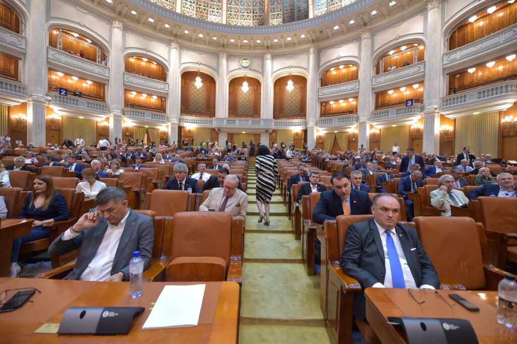 Scandalos! Cum fentează parlamentarii ziua de lucru și cât muncesc de fapt într-o zi normală