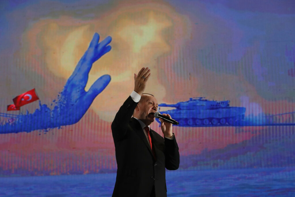 Erdogan și-a băgat neoficial fesul în războiul din Karabah