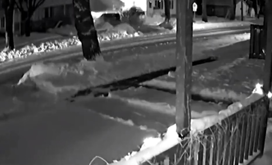 Evz.TV. Video terifiant. Momentul în care un garaj este spulberat de o explozie devastatoare.