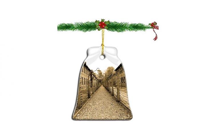 Globuri pentru pomul de Crăciun, cu motive vesele: moarte şi lagăre