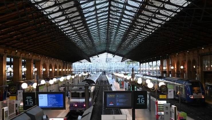 Franța, paralizată de protestele împotriva reformei pensiilor.Ce măsuri au luat forțele de ordine