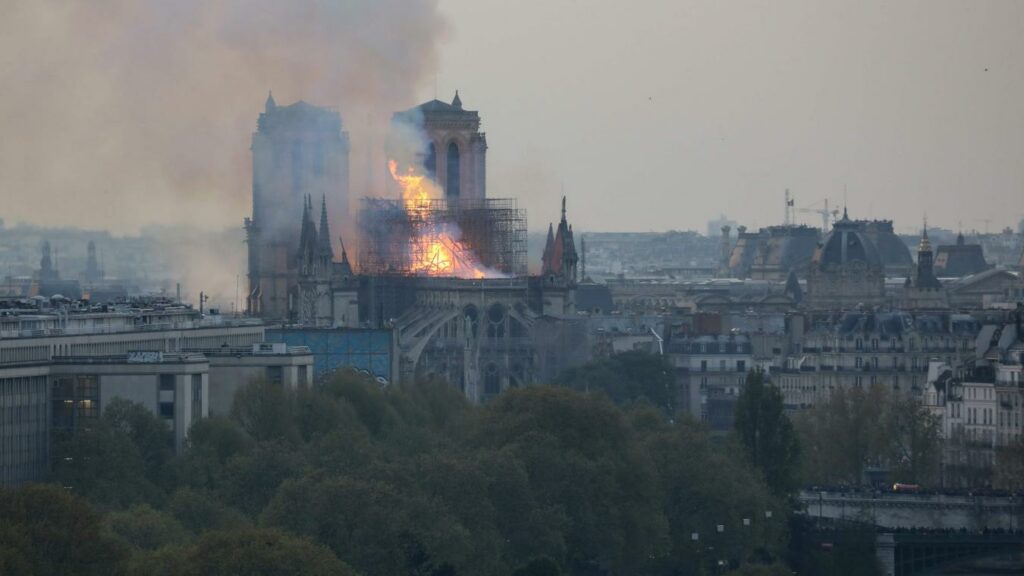 Pentru prima oară în ultimii 200 de ani, la Notre Dame nu se va ţine slujba de Crăciun