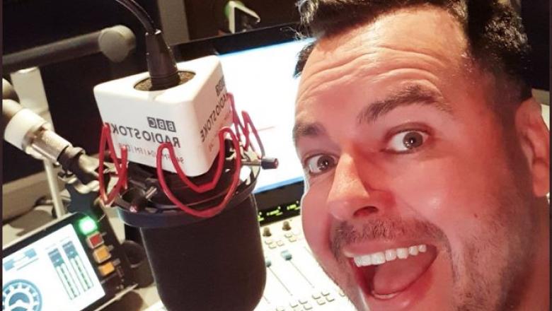 Un reporter a început să geamă în timpul unui meci. Videoclipul a devenit viral