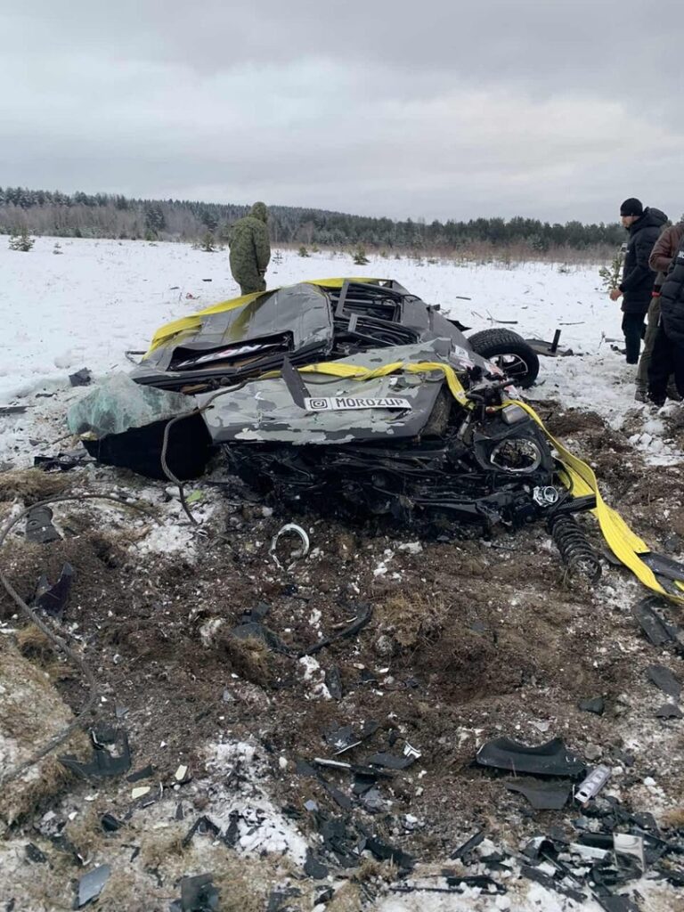 Plouă cu mașini de lux! La propriu! Un bolid de peste 100.000 de euro a picat din cer