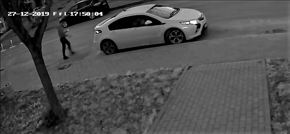 Tupeu de recidivist. S-a dat drept proprietarul unui autoturism și a fugit cu mașina