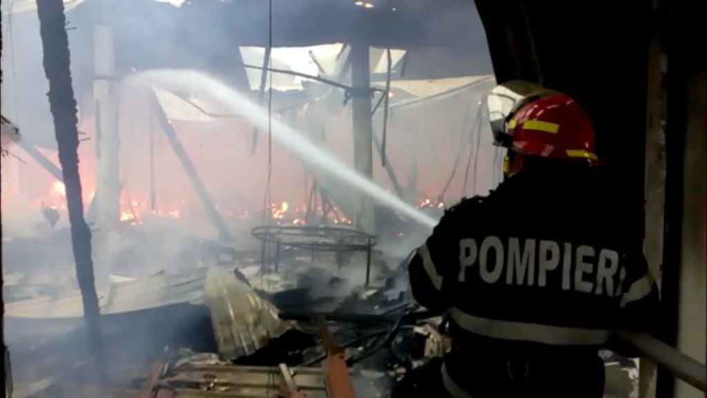 Descoperire macabră în Vaslui. Ce au găsit pompierii chemați la un incendiu