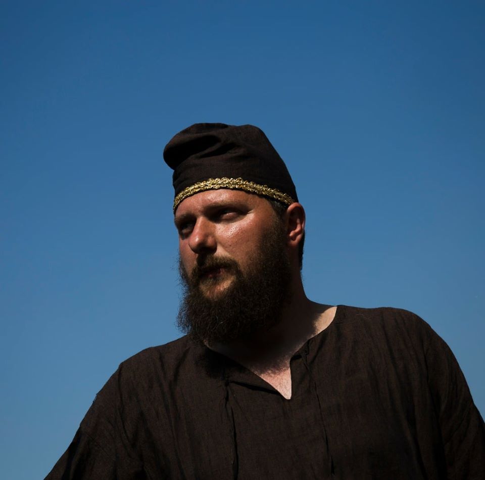 S-a spânzurat cu tricolorul, de 1 Decembrie! România, îndoliată chiar de Ziua Națională