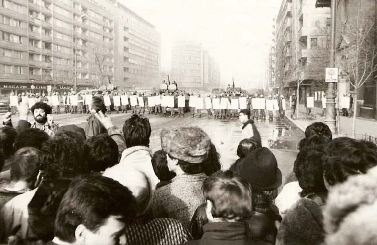 Uimitoarea arestare a revoluționarilor acuzați că au răspândit zvonuri despre agenți sovietici