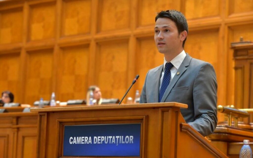 Robert Sighiartău, atac la adresa premierului. „ Totul este doar praf în ochi”