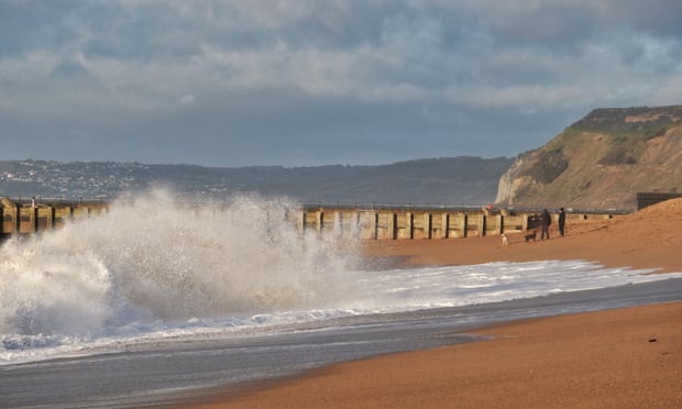Alertă meteo. Europa se înclină în fața naturii. Furtuna Brendan, noul pericol