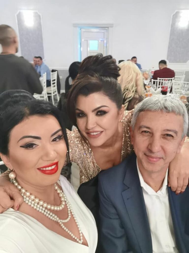 Dan Diaconescu, în centrul atenției la Revelionul Artișilor! Vedetele au roit în jurul lui