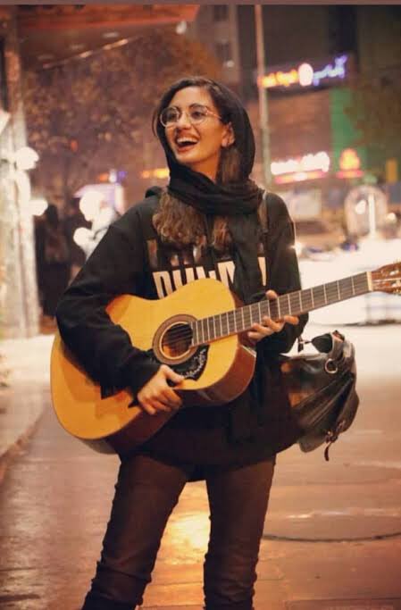 Demența regimului din Iran. Copilă de 14 ani, împușcată în cap de gorilele lui Soleimani