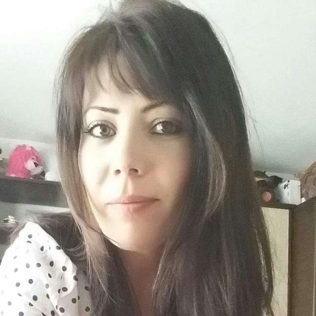 Povestea Gabrielei Pintilie, tânăra care a murit pe un pat de spital din Anglia după ce a născut