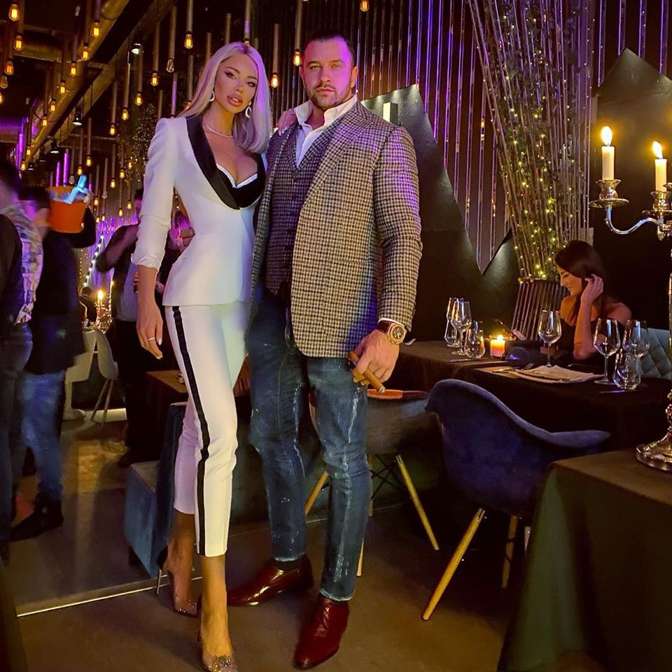 Le prinde bine izolarea! Bianca Drăgușanu și Alex Bodi transpiră din plin...