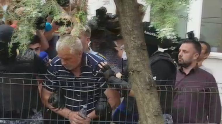 Vecinii lui Dincă, dezvăluiri uluitoare despre soția sa. VIDEO