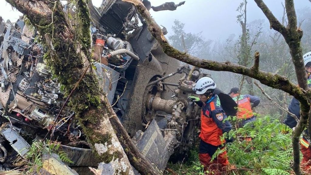 Elicopter prăbușit în munți. Printre morți, și o mare personalitate!