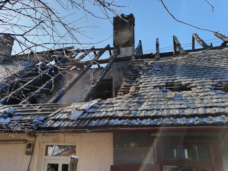 Reșița. Un scurtcircuit a lăsat fără locuințe cinci familii