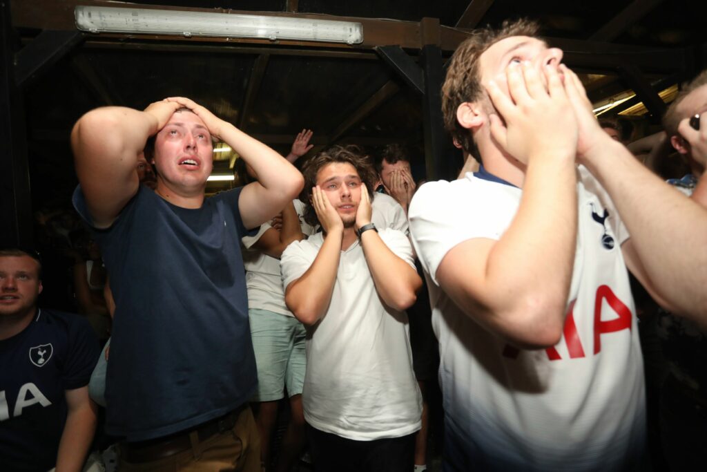 Doliu mondial. A murit secerat ca un fir de iarbă. News Alert