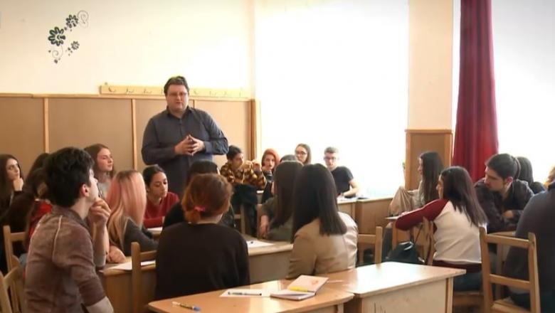 Modificări în Legea educației. Profesorii care bat elevii vor fi sancționați mai ușor