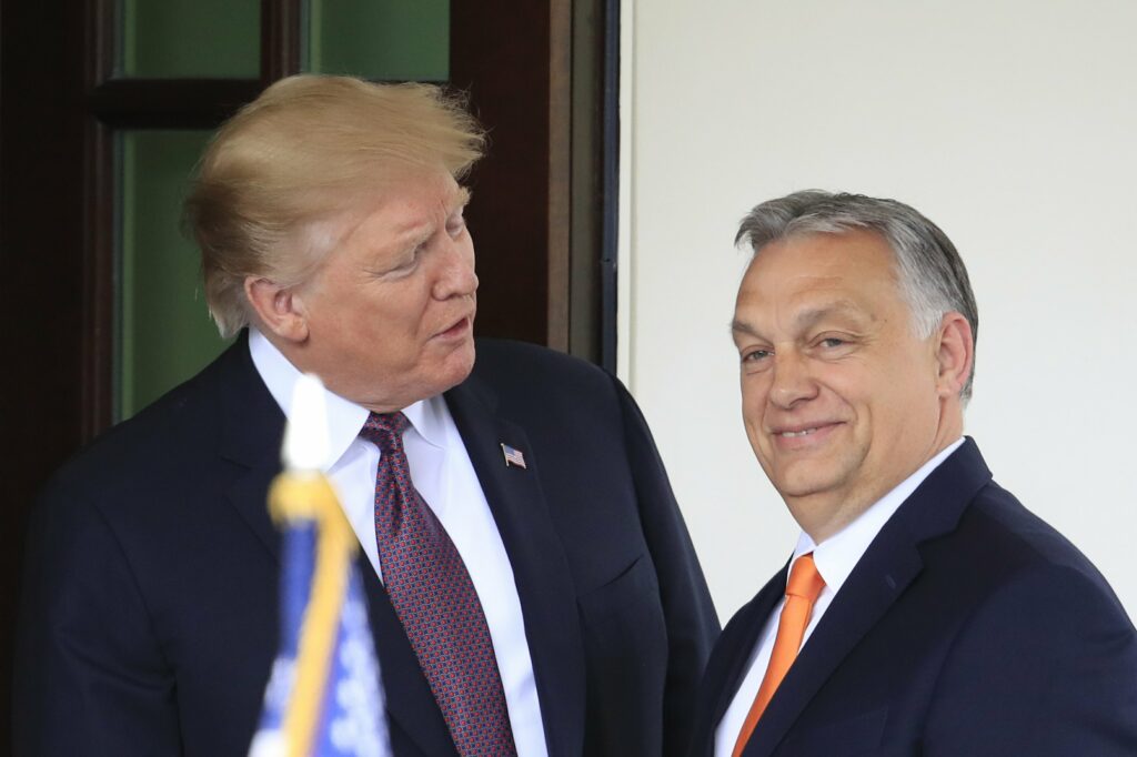 Viktor Orban le-a ridicat statuie lui Donald Trump și ...