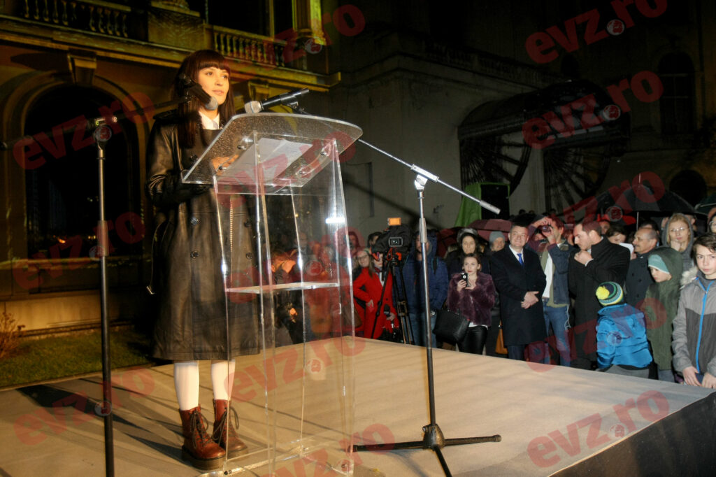 Irina Rimes și Brâncuși au făcut meci nul. Reportaj exclusiv la muzeul cu oficialități