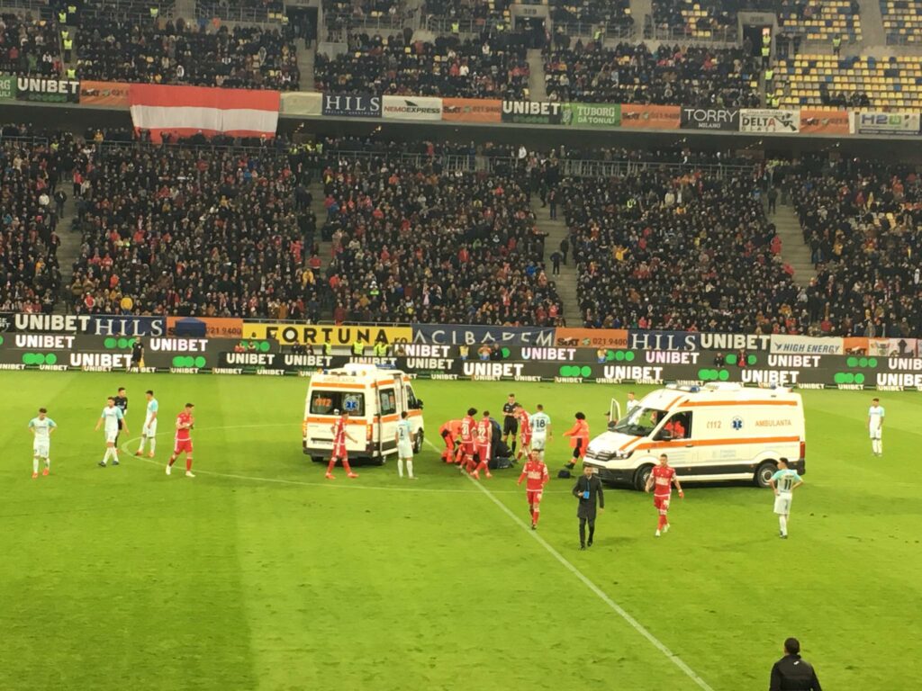 Alertă pe Arena Națională! Jucător de la Dinamo, luat cu Ambulanța!