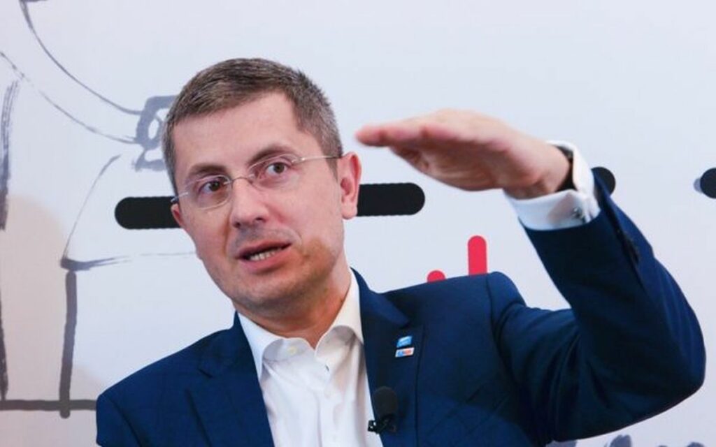 Șeful USR nu a scăpat de problemele cu fonduri europene. Afacerile nu îi dau pace