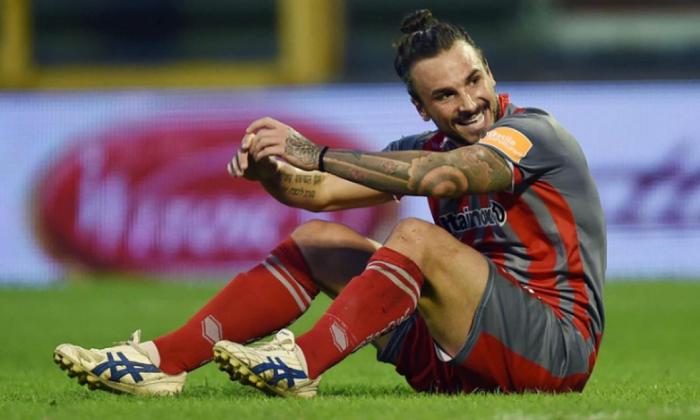 Alertă în fotbalul european din cauza coronavirusului. Meciul unui român a fost suspendat