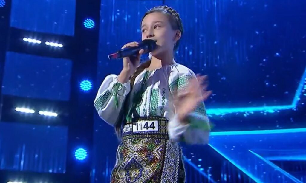 Românii au talent. O moldoveancă de 9 ani a ridicat sala în picioare