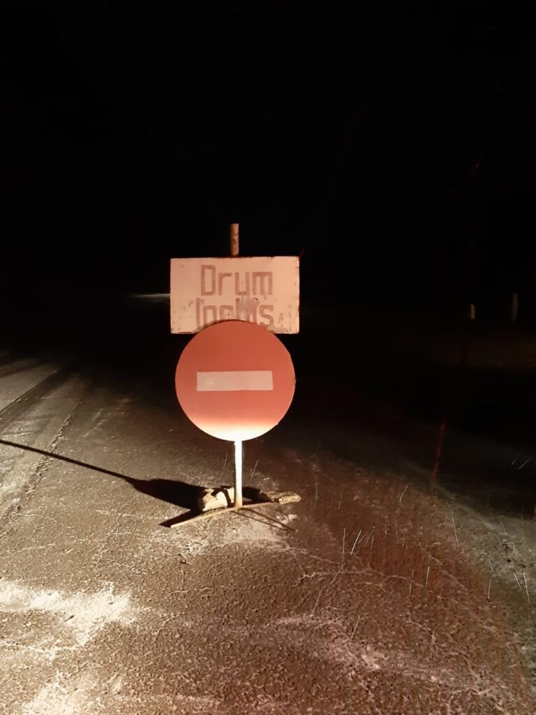 Furtună de coșmar. În câteva ore, iarna a blocat drumurile. S-a închis autostrada!
