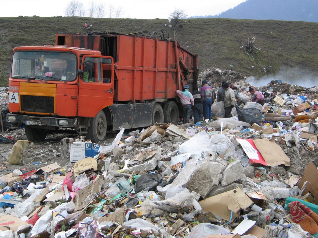 A omorât-o și apoi a aruncat cadavrul la gunoi! Descoperire macabră lângă București