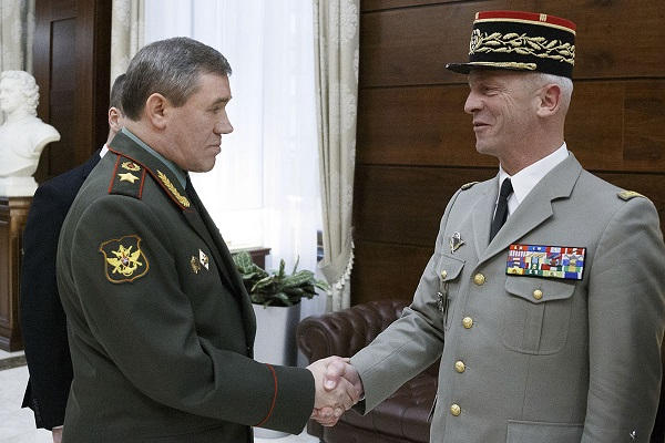 Trump vede roșu. Armata Franței defilează la Moscova