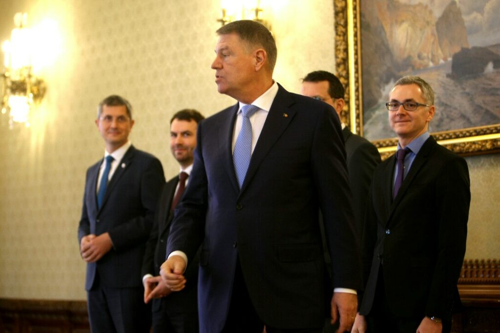 Consultări la Cotroceni. USR vrea anticipate sau în Guvern