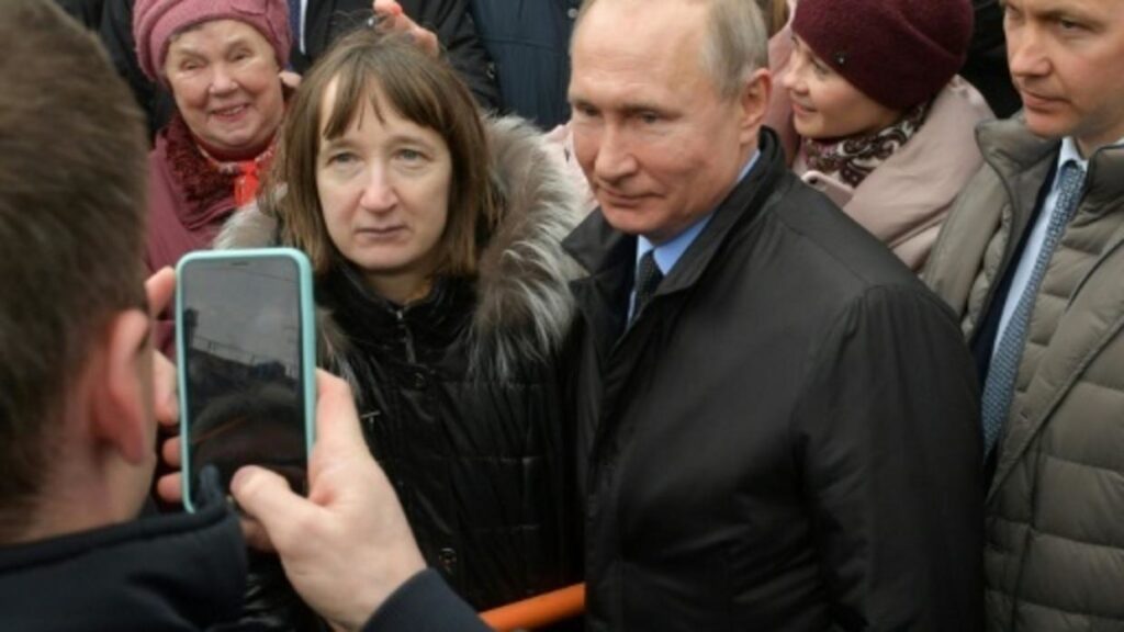 Ce salariu are Vladimir Putin. Președintele Rusiei, încolțit la Sankt Petersburg