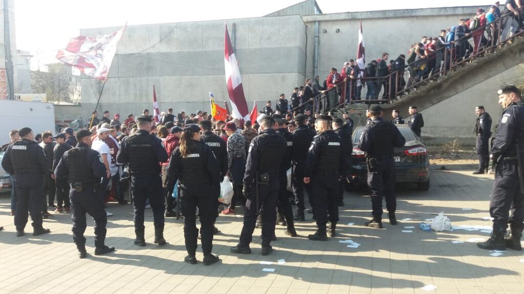 Cocktail exploziv: Huligani din fobal și coronavirus. Asiatic bătut în Capitală