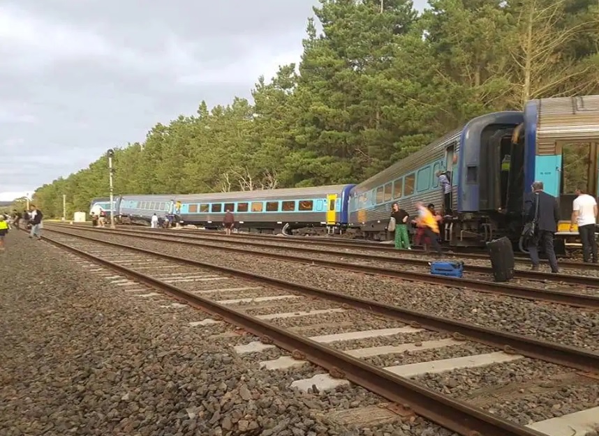 Grav accident feroviar! Cel puțin două persoane au murit | FOTO