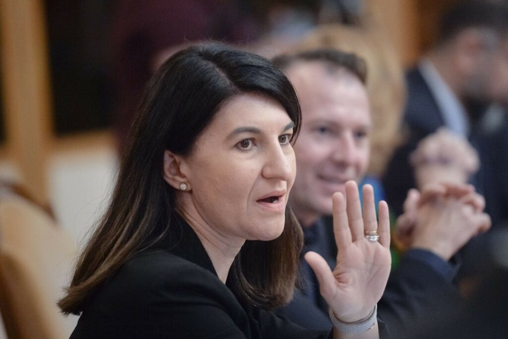 Violeta Alexandru, despre respectul față de angajați: „Nu e nevoie de liftieră!”