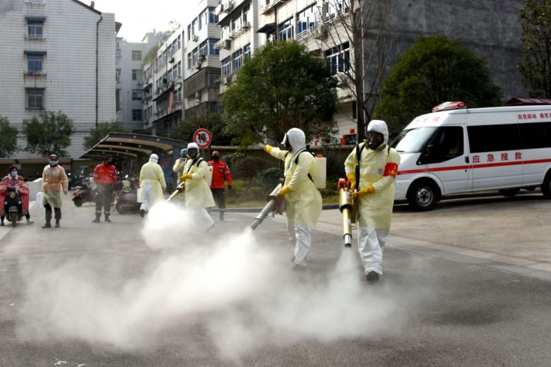 Încă un oraș chinez izolat. Oamenii nu mai au voie să iasă din case