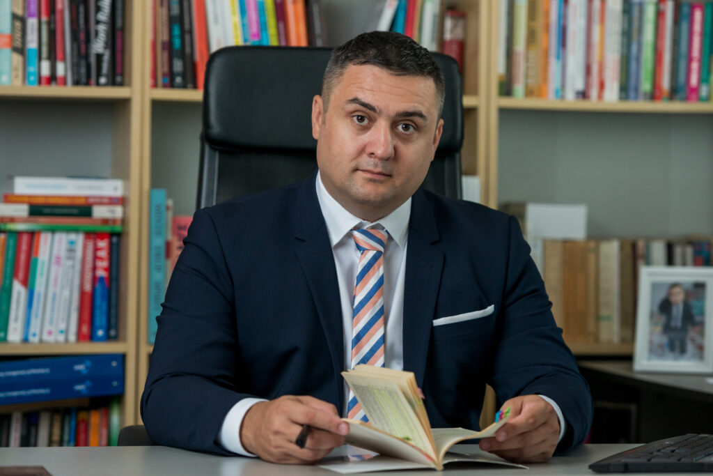Analiză TERMENE.RO: 37% dintre firme și-au redus activitatea, iar 23% își închid operațiunile din cauza pandemiei Covid-19