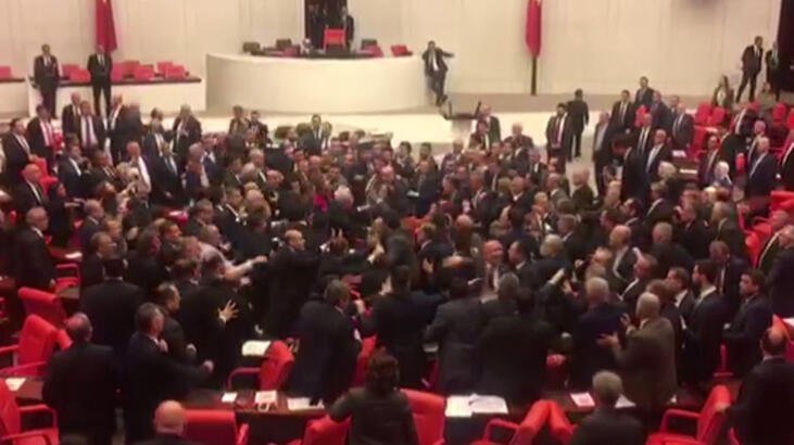 Bătaie generală în Parlament. De ce s-au încăierat deputații