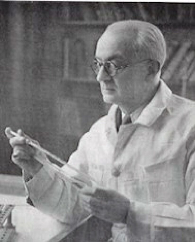 Născut la Galați ca să băge boala în viruși