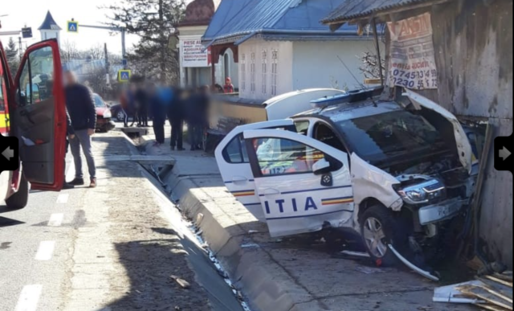 Mașină de Poliție făcută zob de un jandarm