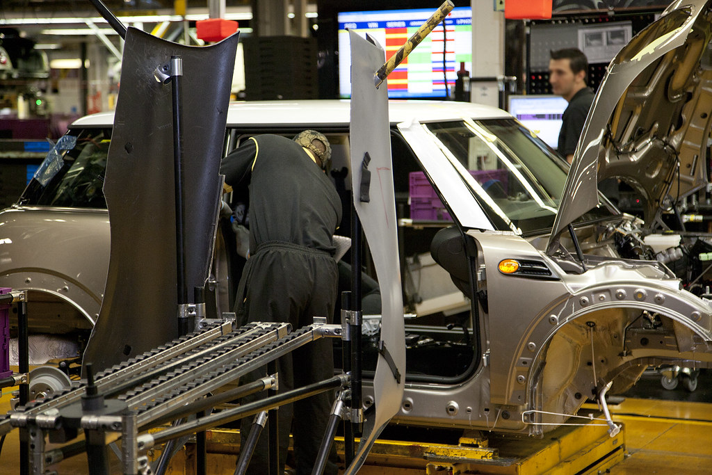 Sectorul auto britanic își pierde imunitatea. 800.000 de angajați, sub risc