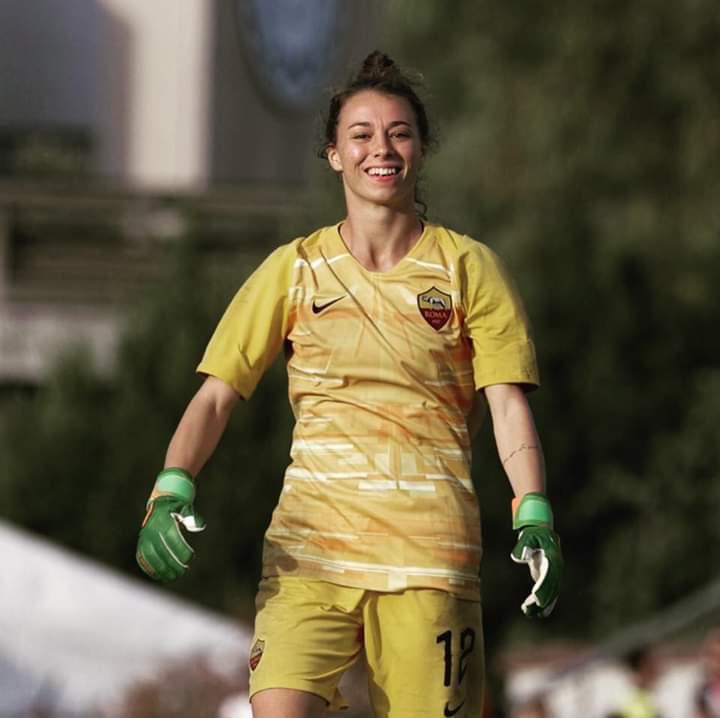 Exclusiv. O româncă apără poarta Romei și trăiește în Infern: „E un fel de război aici”