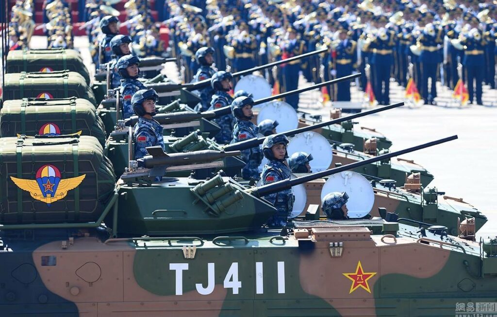 Ce pandemie? Ce izolare? Ca să vezi coincidență: armata chineză își arată mușchii