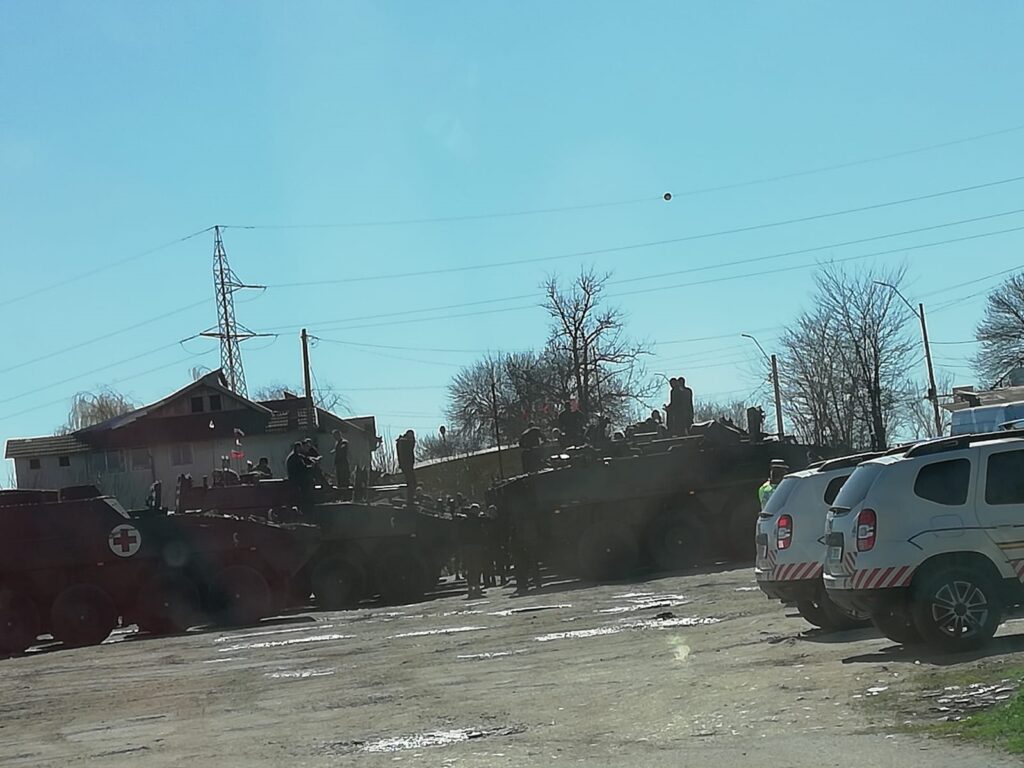 Exclusiv EVZ - MApN, explicații despre blindatele surprinse pe șoselele României