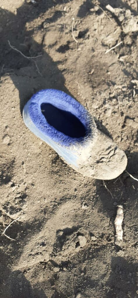 Enigma unei crime. Țăranul e pe câmp, mort, dar unde e papucul?