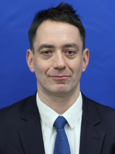 El este omul care vrea să-l scoată din joc pe Emil Boc. Anunță că are planuri mari