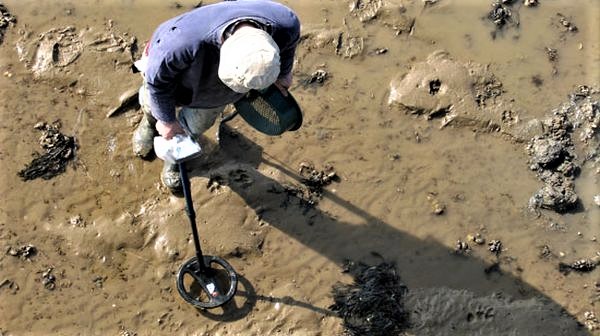 Căutarea de comori, noua modă în România. Valori imense, dar și riscuri pe măsură